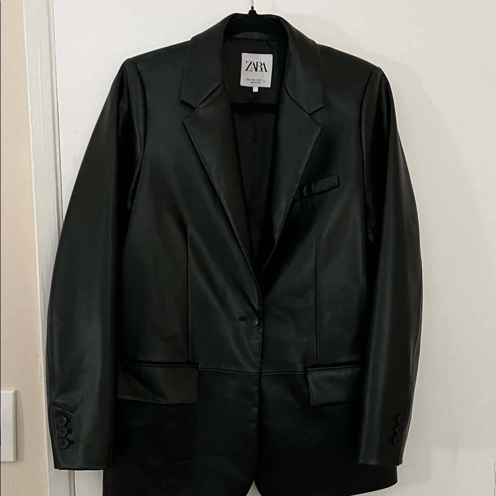 Zara Women's Sleek Black Blazer
